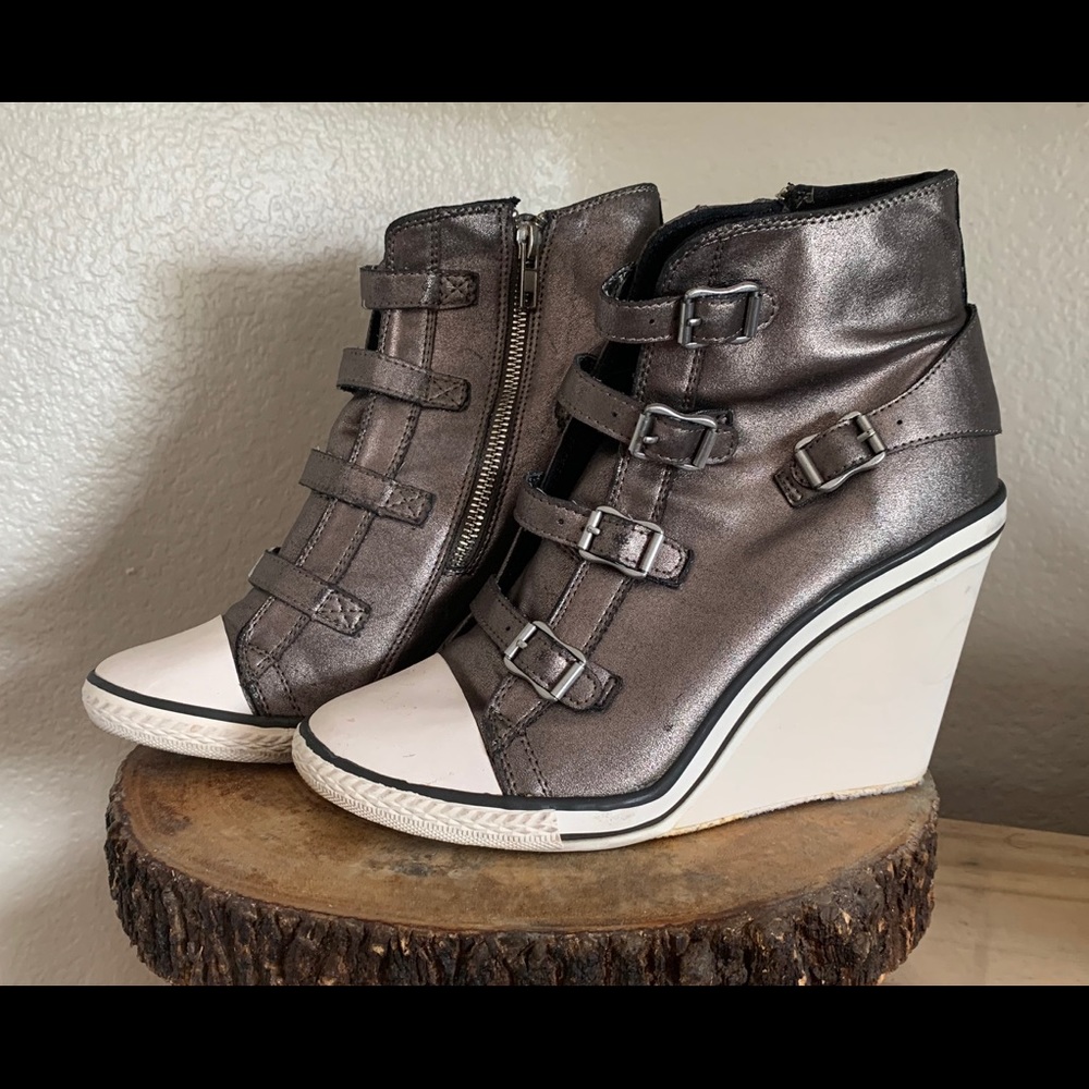 Wedge metallic gray boots